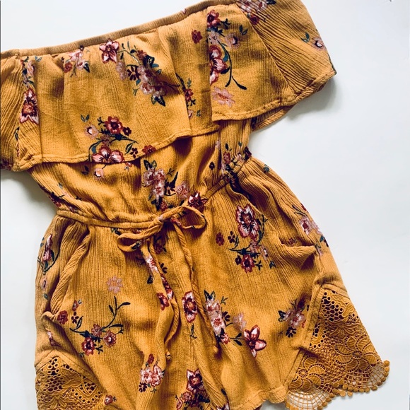 Socialite Off the Shoulder Romper - Picture 5 of 8